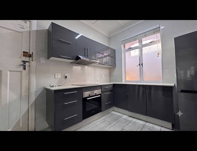3 BEDROOM APARTMENT FOR SALE IN GLENWOOD